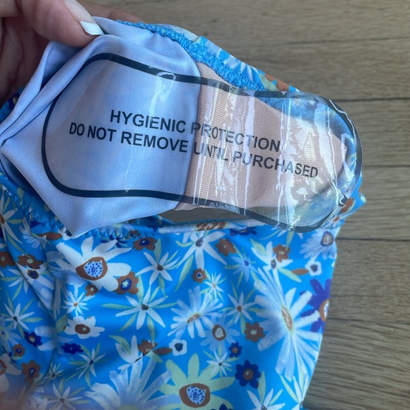 NWT Patagonia One Piece Swimsuit. Size 2T - Picture 5 of 5